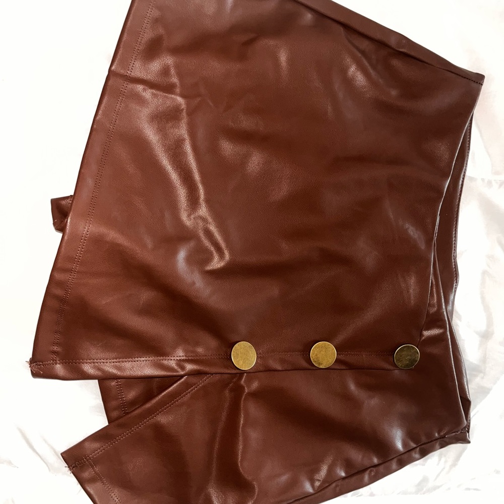 Short skirt brown leather good for fall season